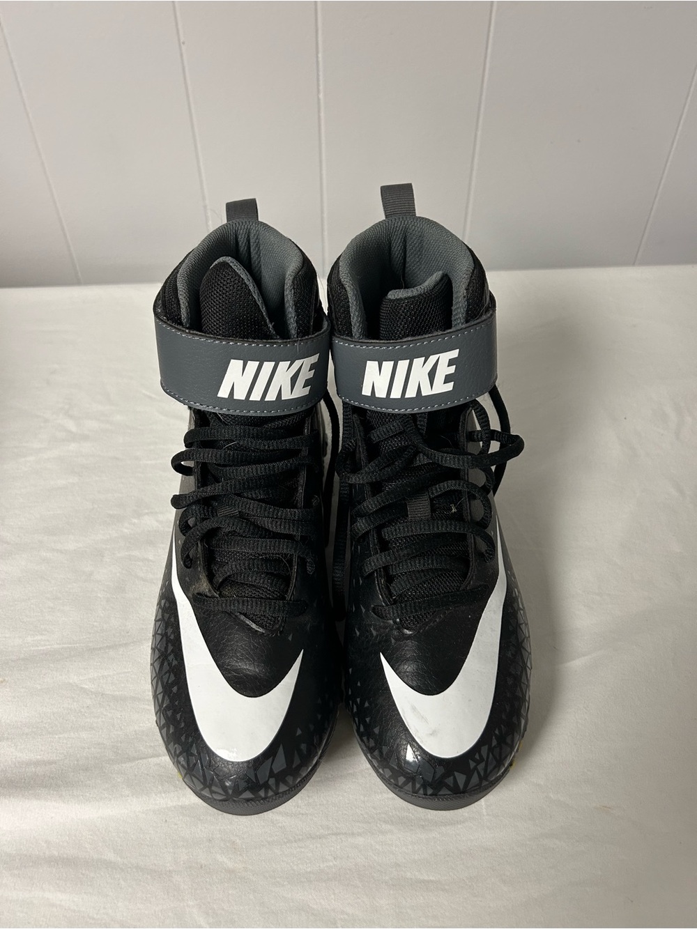 Nike Kids Black and White High-Top football cleats with Strap youth
